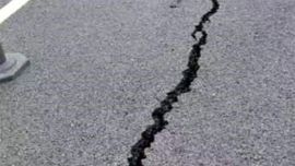 湖南安慈高速路面出現(xiàn)裂縫 交警回應(yīng)