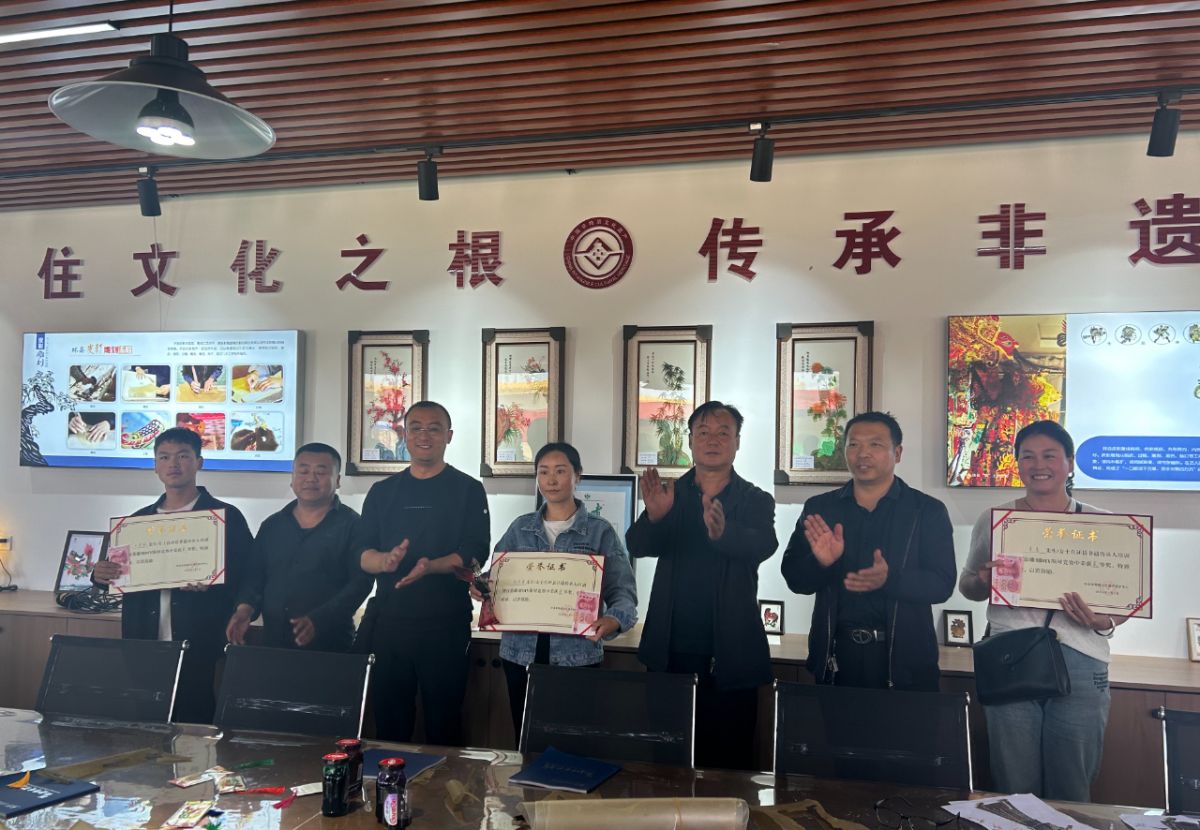 环县举行非遗传承人培训暨皮影雕刻DIY限时竞赛活动