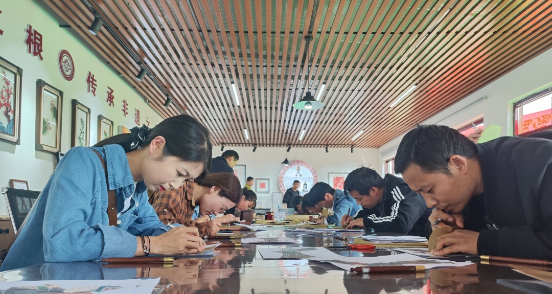环县举行非遗传承人培训暨皮影雕刻DIY限时竞赛活动