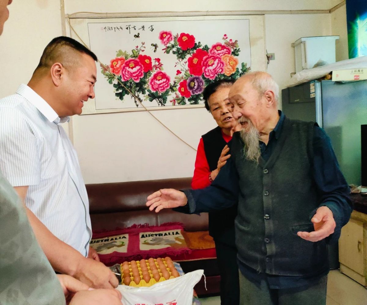 庆城县志愿者协会 图