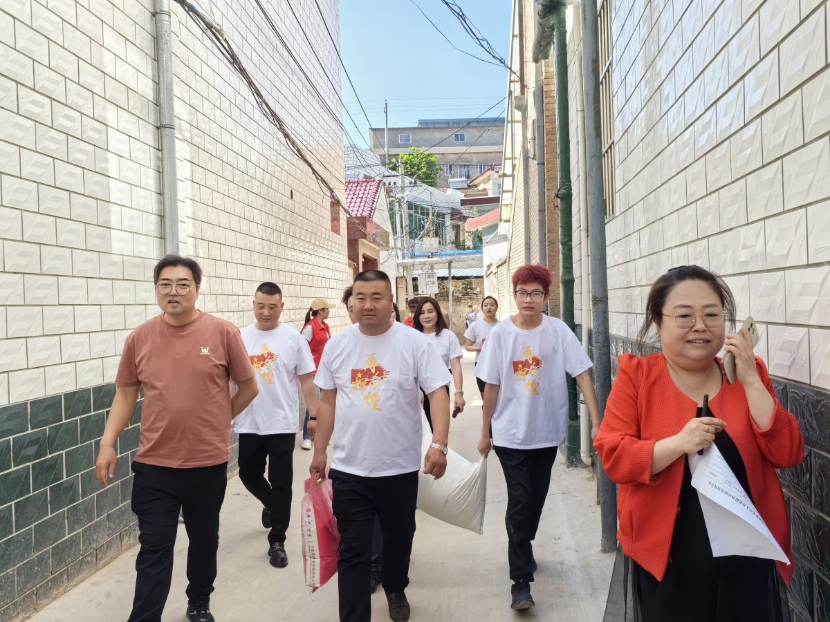 庆城县志愿者协会 图