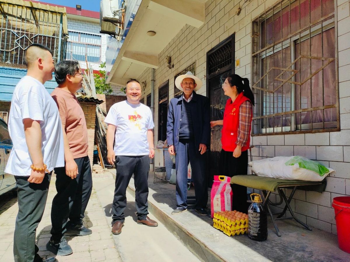 庆城县志愿者协会 图