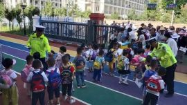 鎮(zhèn)原縣暖心護學助力平安校園建設