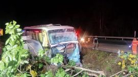 泰國一載中國游客大巴車禍致1死33傷