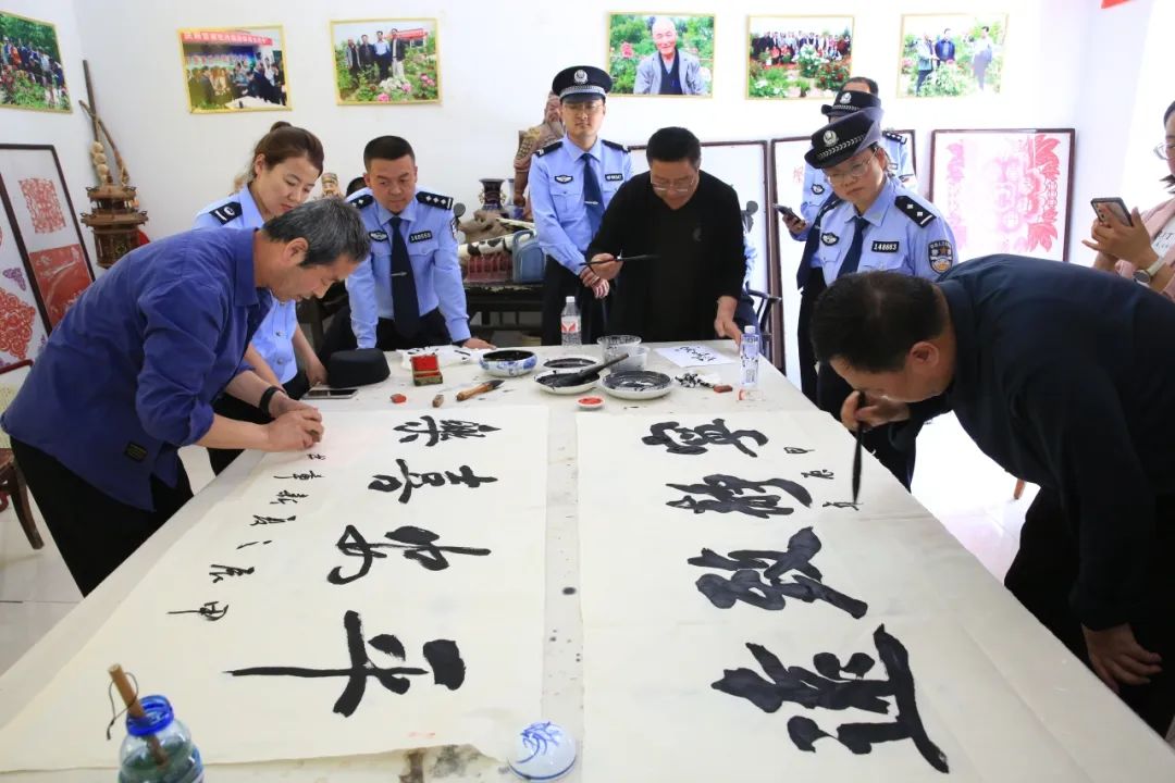 宁县公安文联开展“牡丹竞芬芳 警徽绽芳华”主题文化活动 图源：瓦斜派出所