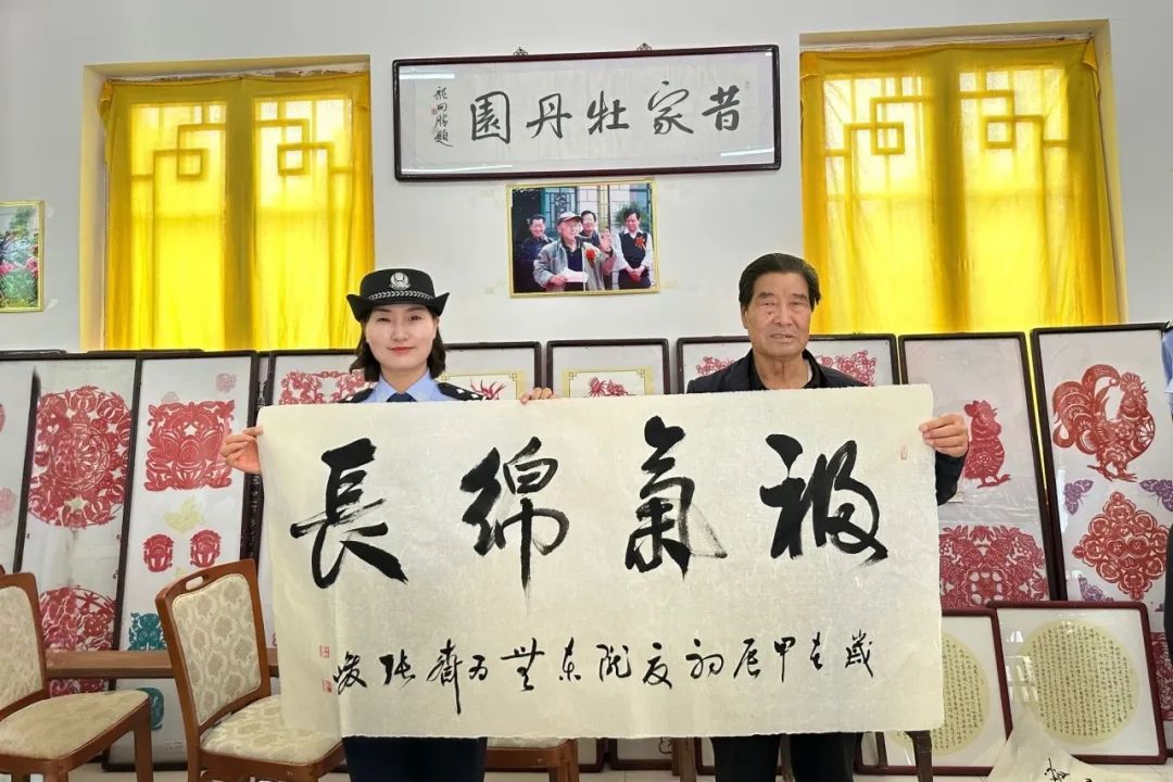 宁县公安文联开展“牡丹竞芬芳 警徽绽芳华”主题文化活动 图源：瓦斜派出所
