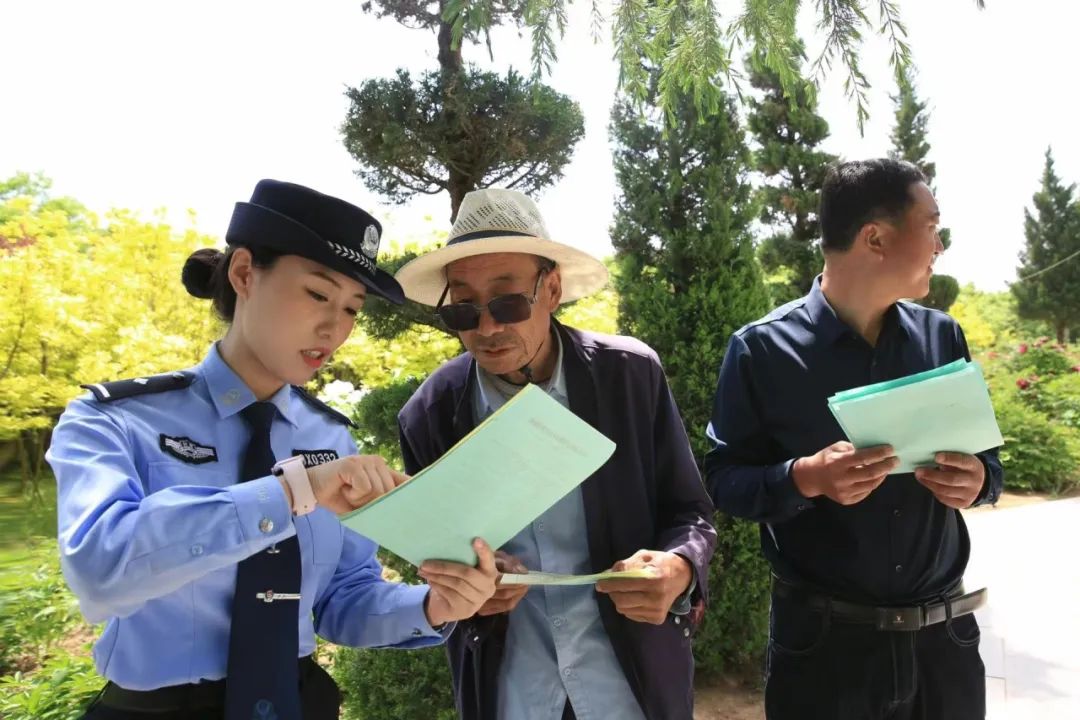 宁县公安文联开展“牡丹竞芬芳 警徽绽芳华”主题文化活动 图源：瓦斜派出所