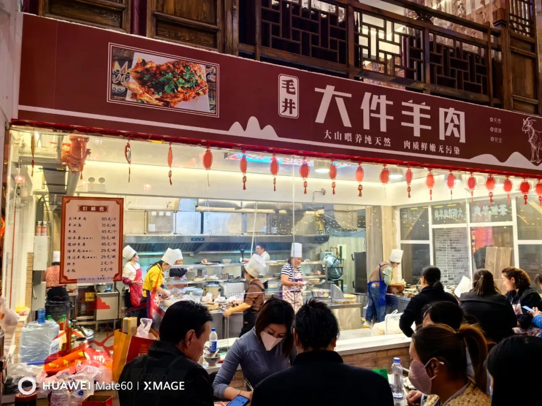 “毛井大件羊肉”掀起“五一”小长假消费热
