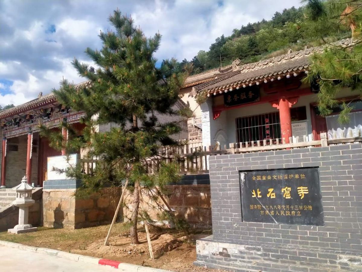 千年古寺北石窟 大塬行者 图
