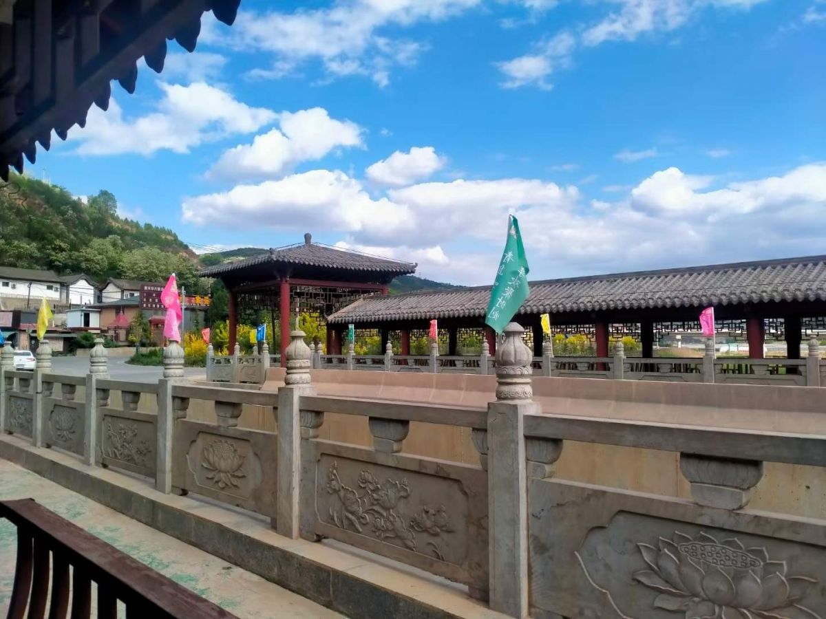 千年古寺北石窟 大塬行者 图