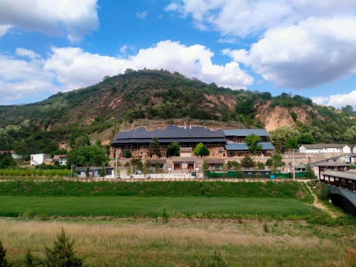 千年古寺北石窟 大塬行者 图