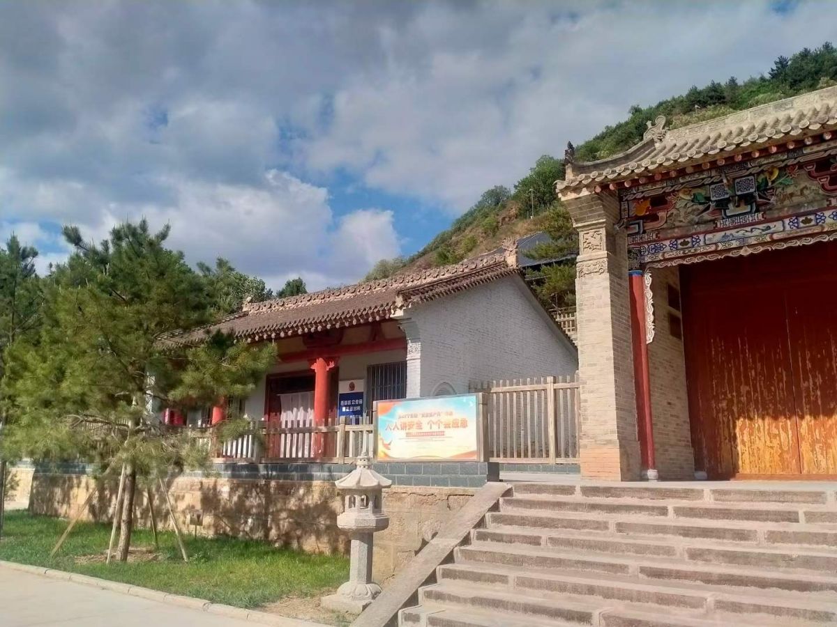 千年古寺北石窟 大塬行者 图