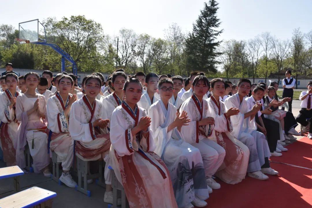 肖金中學(xué)七、八年級(jí)國(guó)學(xué)經(jīng)典展演