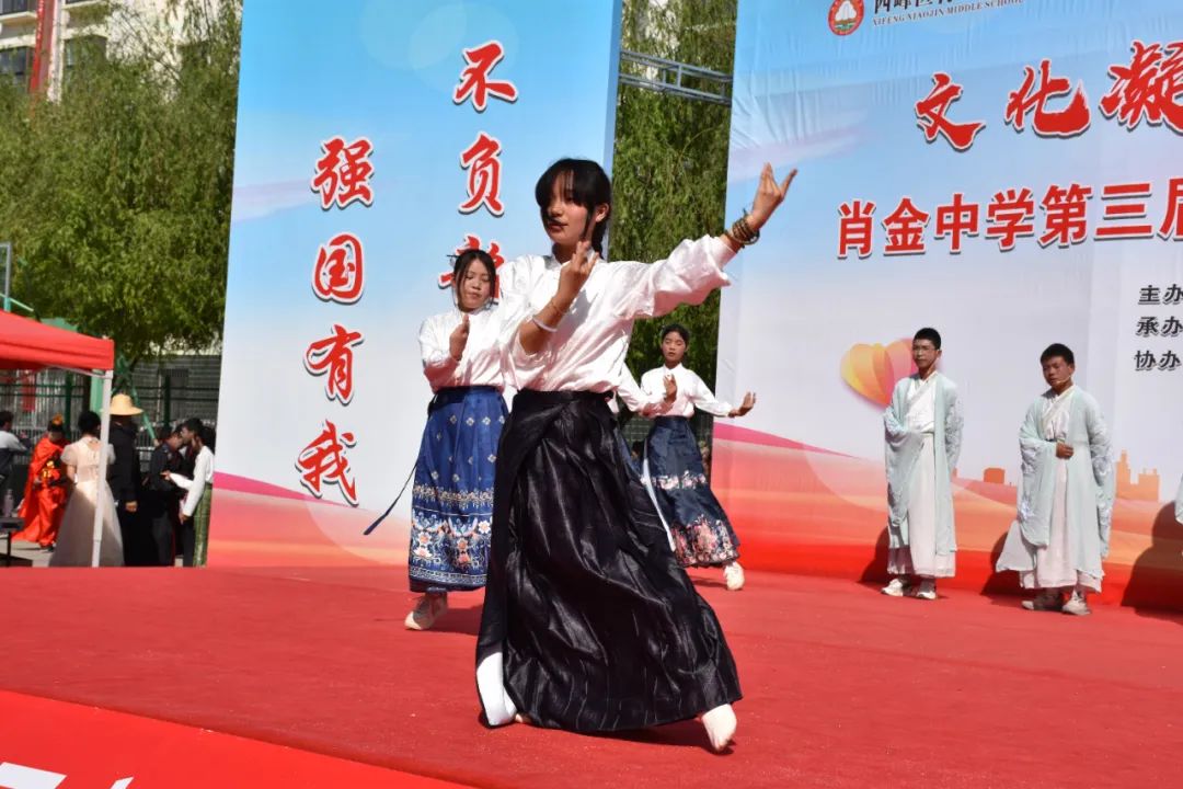 八年級(jí)（8）班《小石潭記》水之清，魚(yú)之樂(lè)，一塊凈士，一拍即合，天助之也，景助之也。