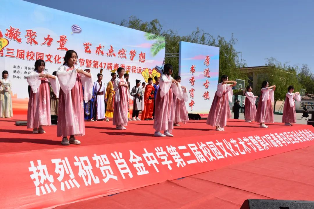 八年級(jí)（6）班《完璧歸趙》八（6）班的課本劇《完璧歸趙》。