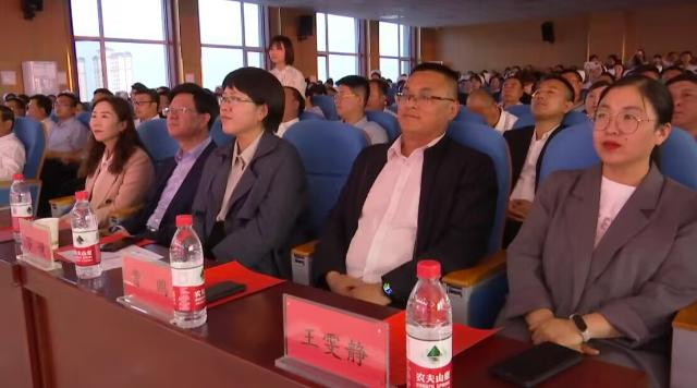 5月9日，合水縣舉行“5·12”國際護士節(jié)表彰大會暨文藝晚會