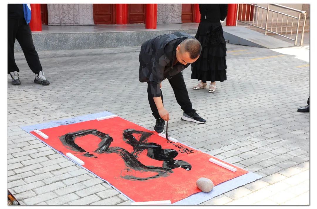 “龍飛鳳舞送吉祥”西峰區(qū)級非遺項(xiàng)目慶陽書法榜書藝術(shù)秀