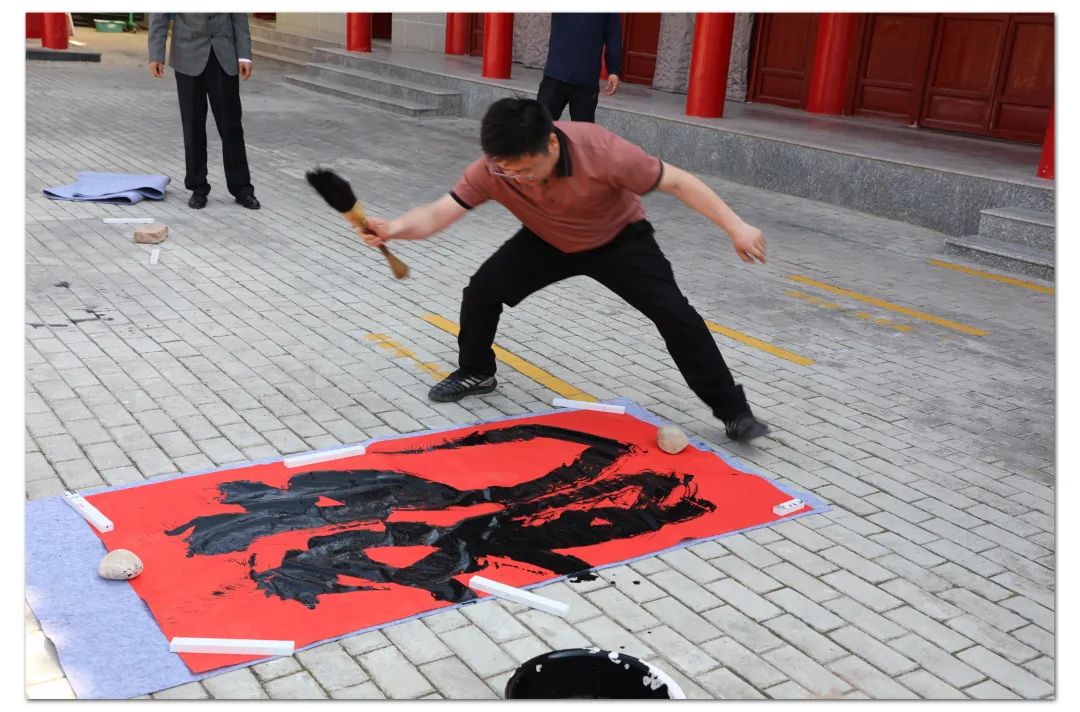 “龍飛鳳舞送吉祥”西峰區(qū)級非遺項(xiàng)目慶陽書法榜書藝術(shù)秀