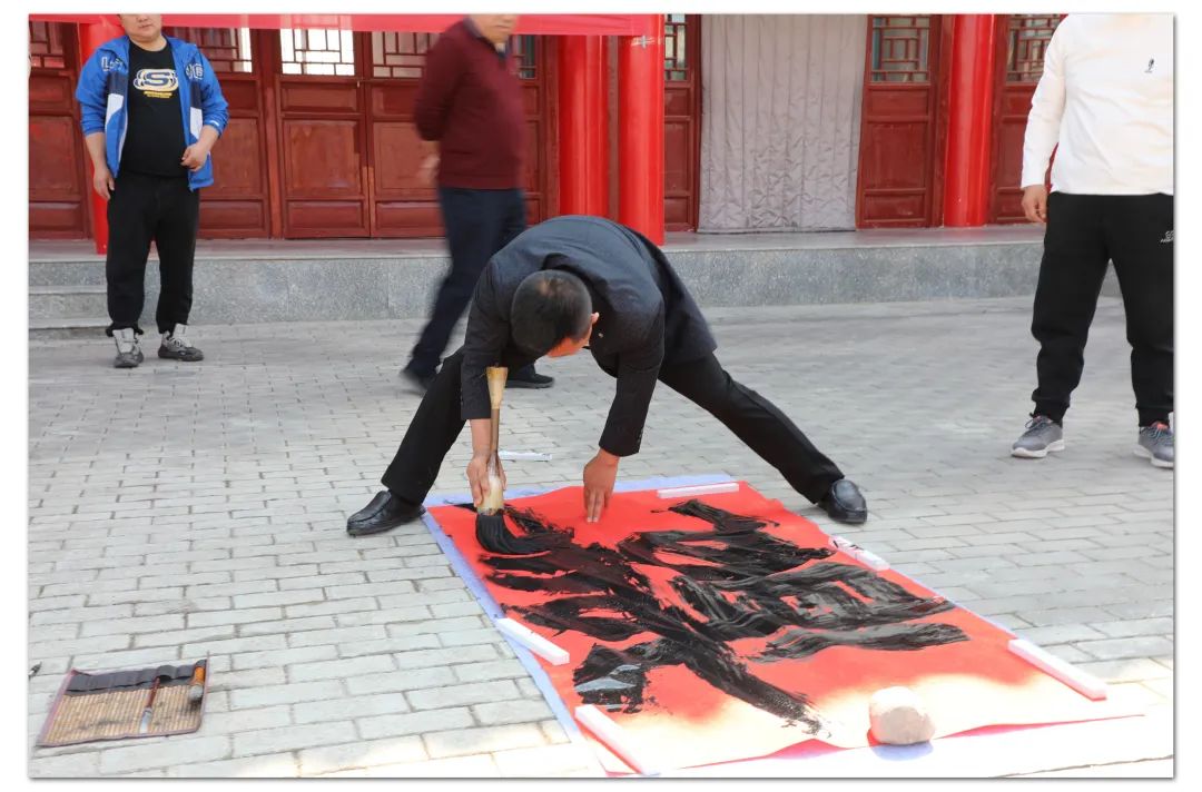 “龍飛鳳舞送吉祥”西峰區(qū)級非遺項(xiàng)目慶陽書法榜書藝術(shù)秀