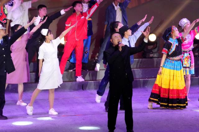 “各族兒女心向黨 團(tuán)結(jié)奮進(jìn)新征程”鑄牢中華民族共同體意識(shí)主題文藝晚會(huì)