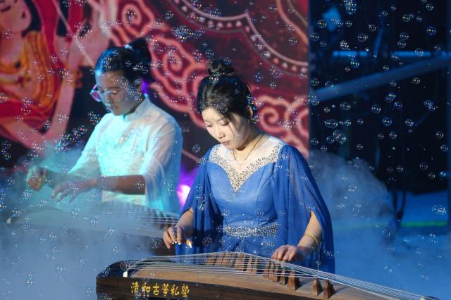 “各族兒女心向黨 團(tuán)結(jié)奮進(jìn)新征程”鑄牢中華民族共同體意識(shí)主題文藝晚會(huì)