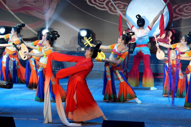 “各族兒女心向黨 團(tuán)結(jié)奮進(jìn)新征程”鑄牢中華民族共同體意識(shí)主題文藝晚會(huì)