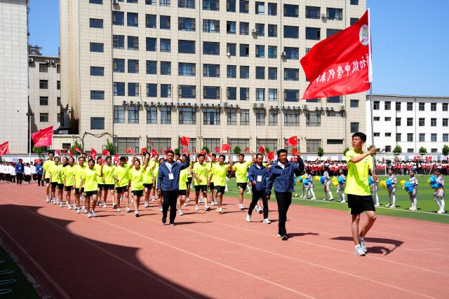 5月13日，合水县第20届中学生运动会在乐蟠初中体育场隆重开幕。