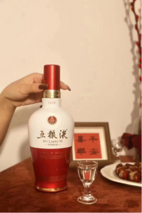 商务宴会必备！揭秘低价白酒挑选技巧，请客不再愁！