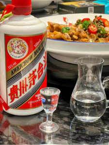 商务宴会必备！揭秘低价白酒挑选技巧，请客不再愁！