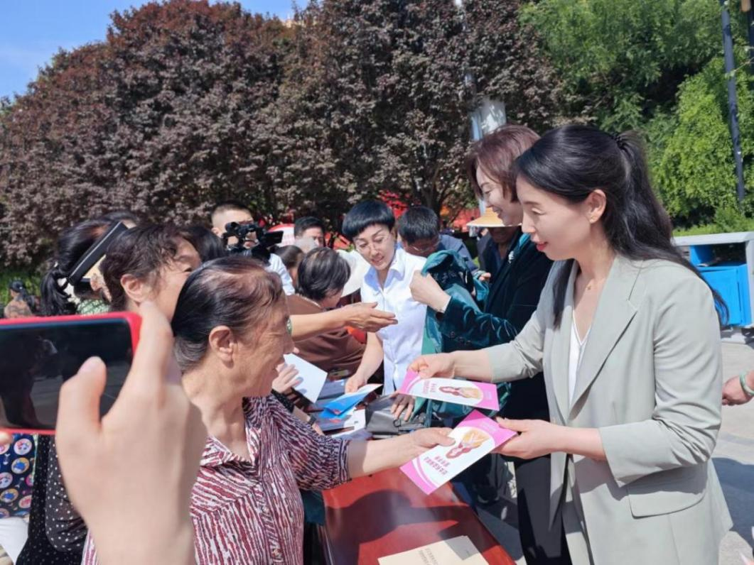 庆阳市举办“巾帼普法乡村行”示范活动现场图