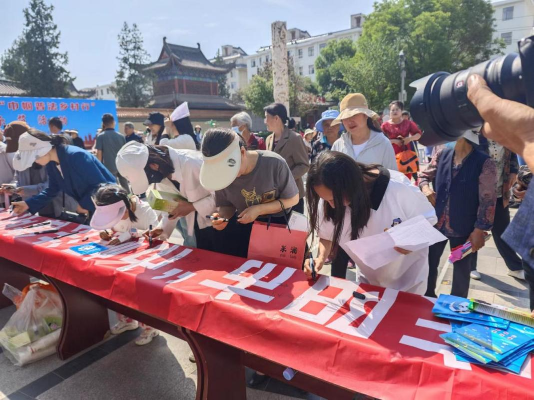 庆阳市举办“巾帼普法乡村行”示范活动现场图