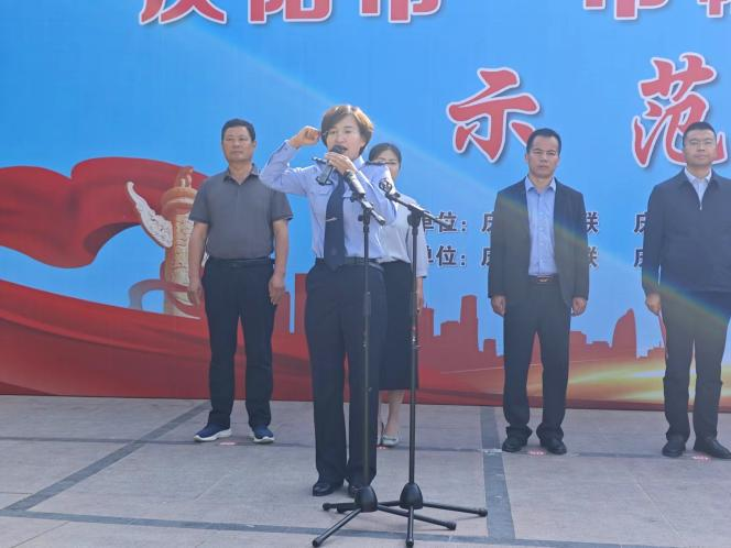 庆阳市举办“巾帼普法乡村行”示范活动现场图