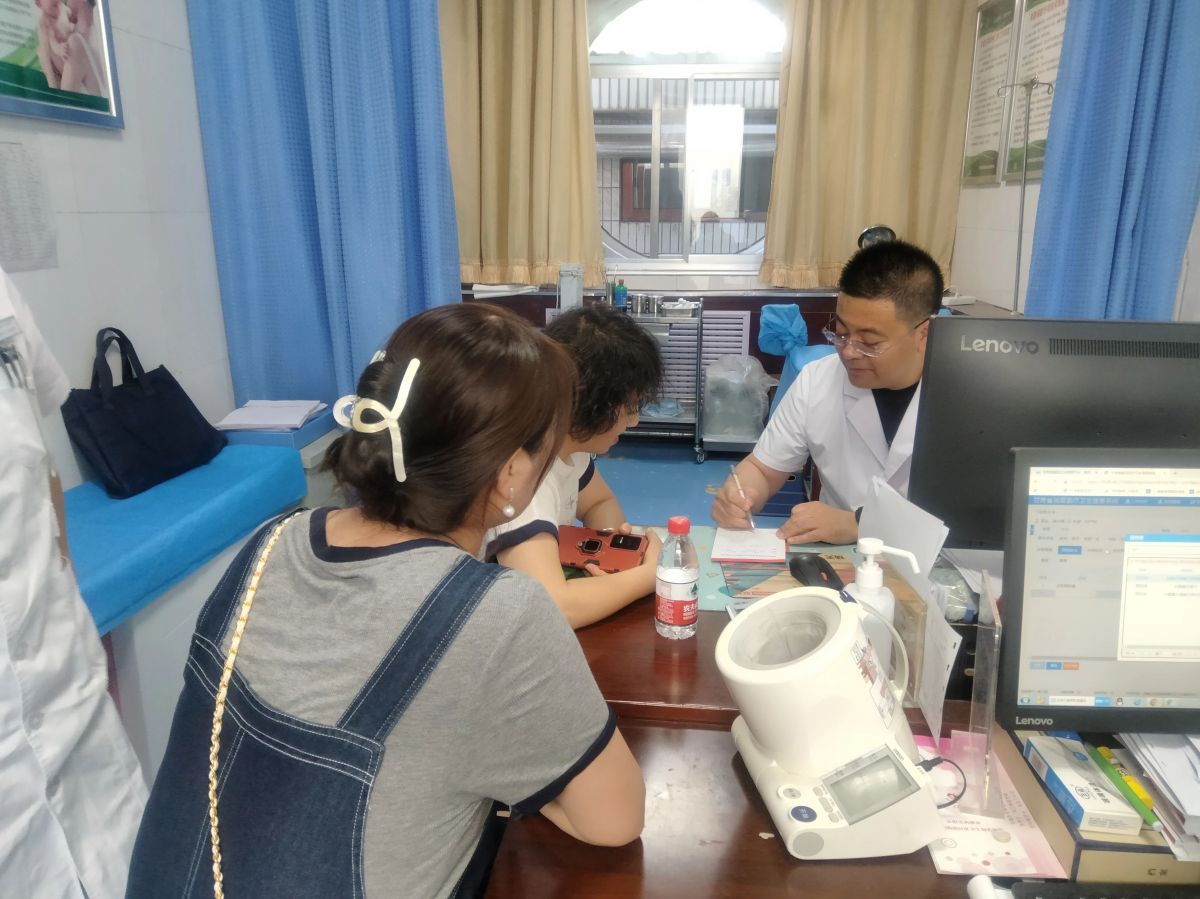 庆阳市妇联启动“健康中国 母亲行动”宣传月活动