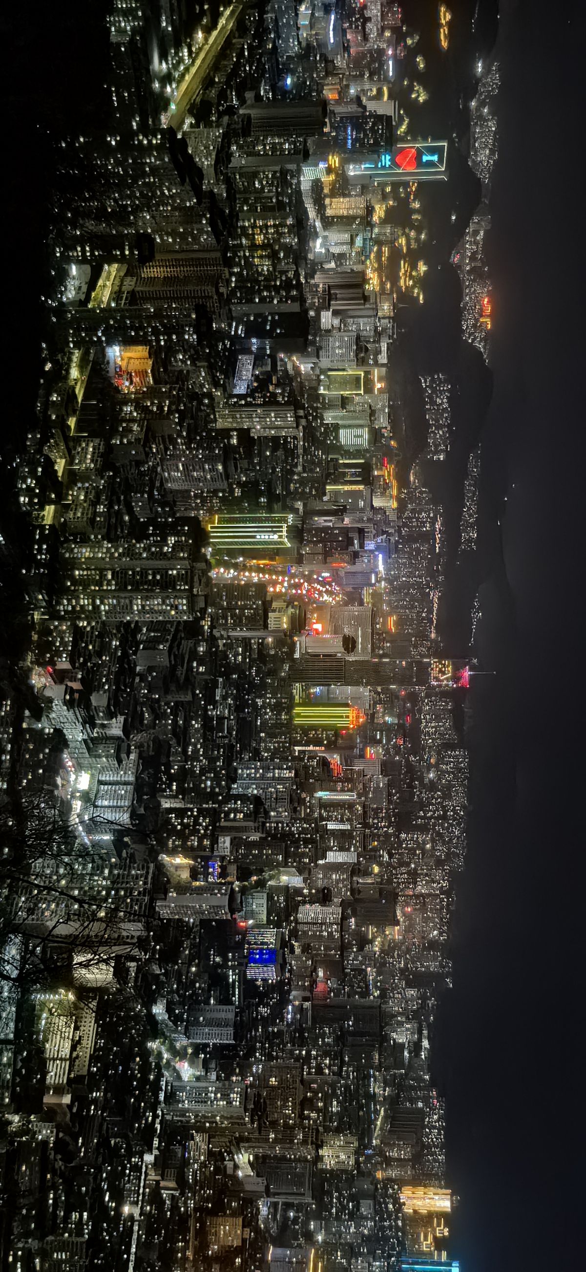从三台阁看兰州夜景 罗显斌/图
