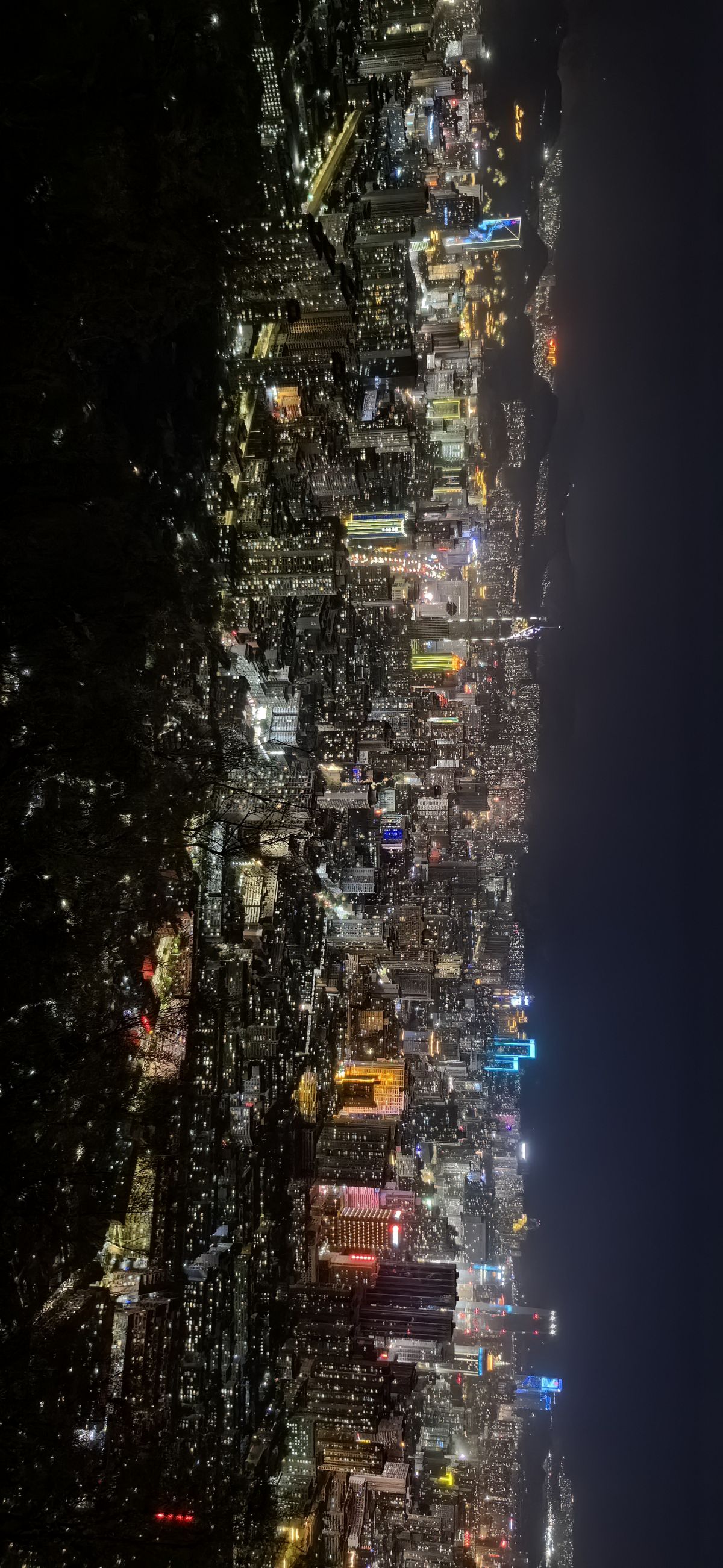 从三台阁看兰州夜景 罗显斌/图