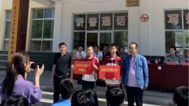 華池縣政協(xié)開展委員“進(jìn)學(xué)校、送愛心”活動(dòng)
