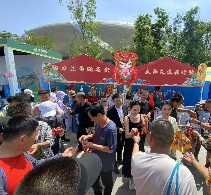 庆阳民俗文化“燃爆”兰马现场