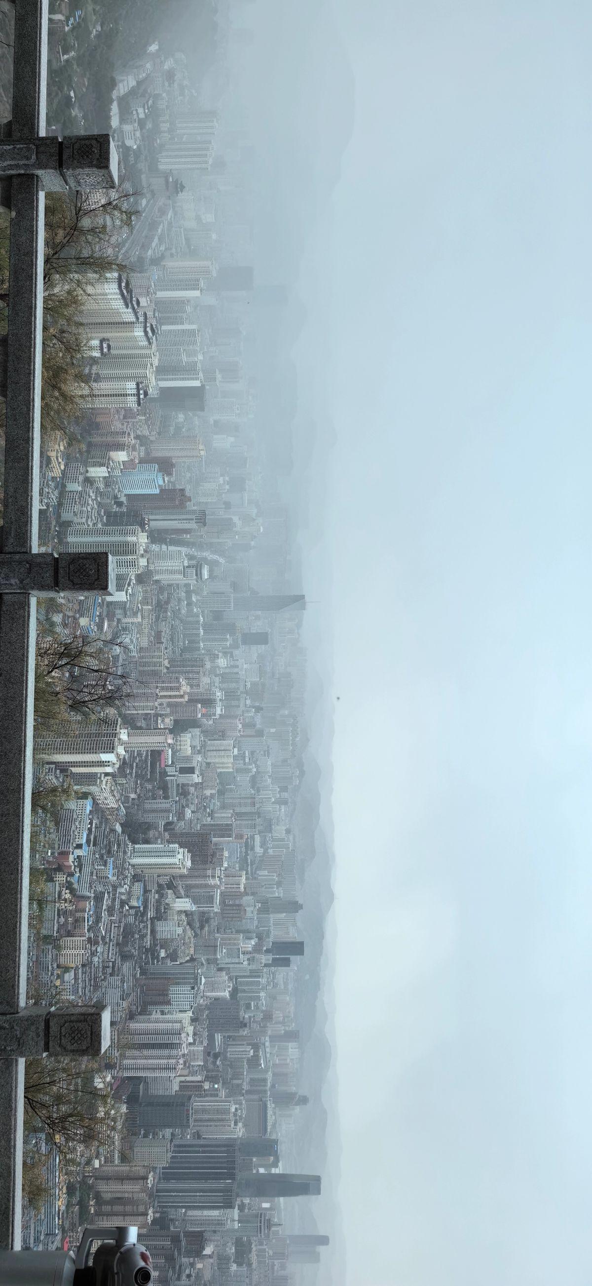 雷雨中看兰州!图/罗显斌