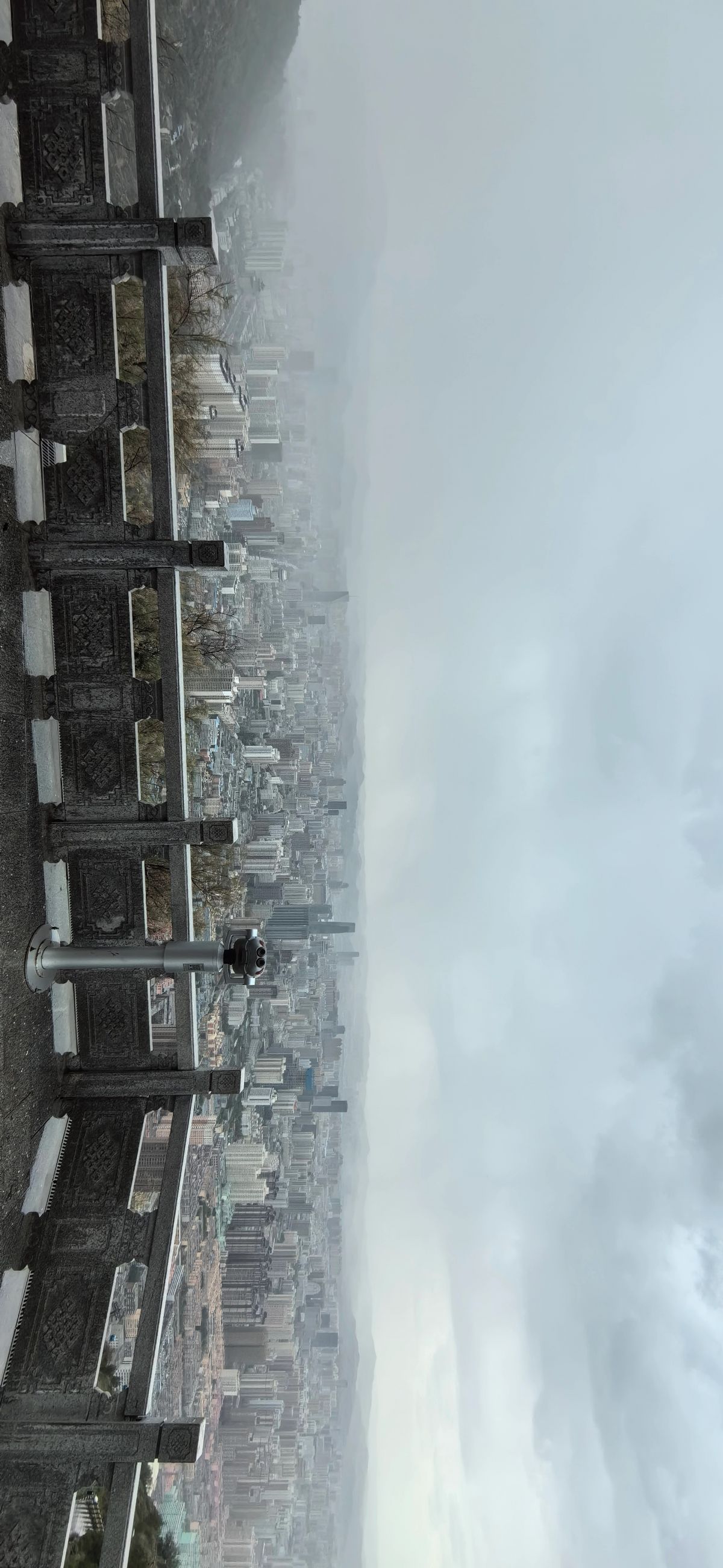 雷雨中看兰州!图/罗显斌