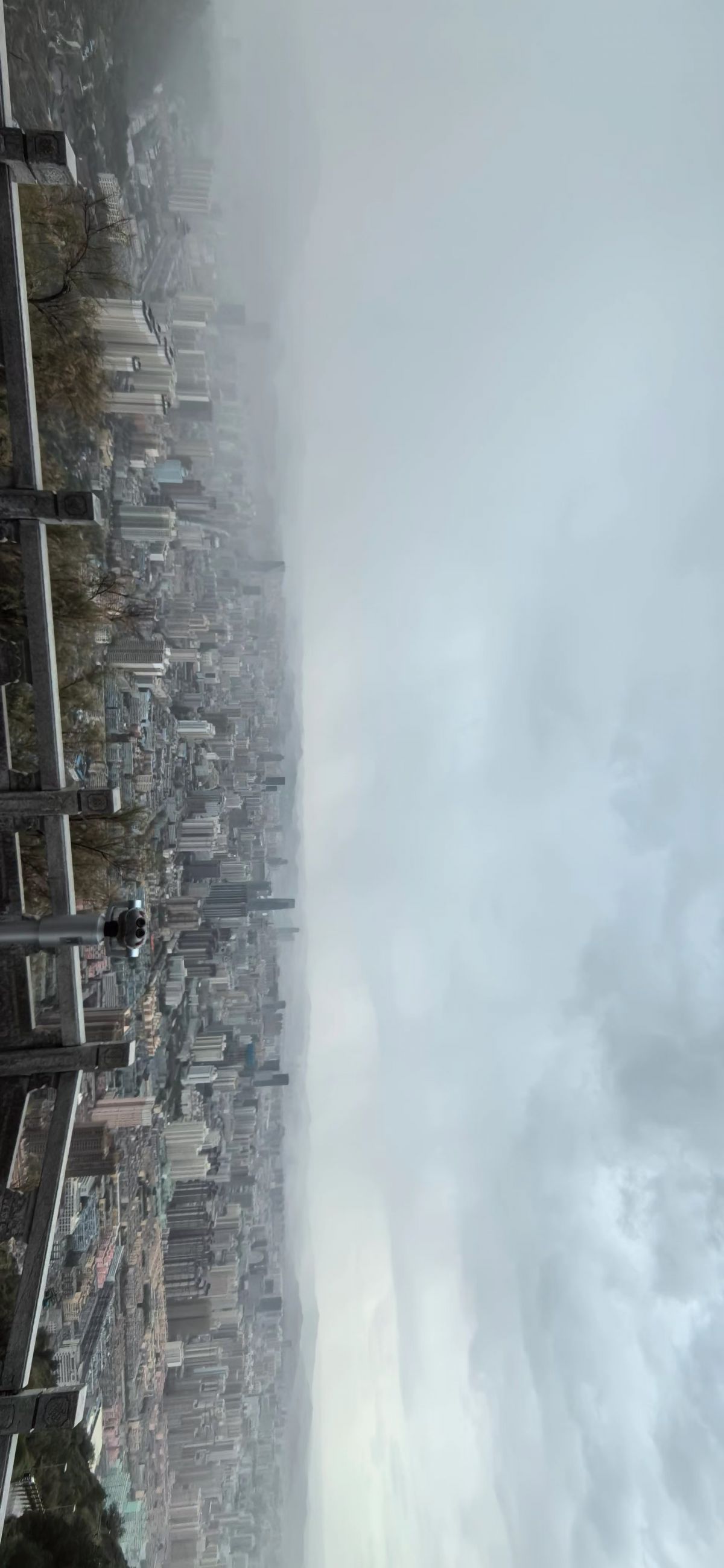 雷雨中看兰州!图/罗显斌