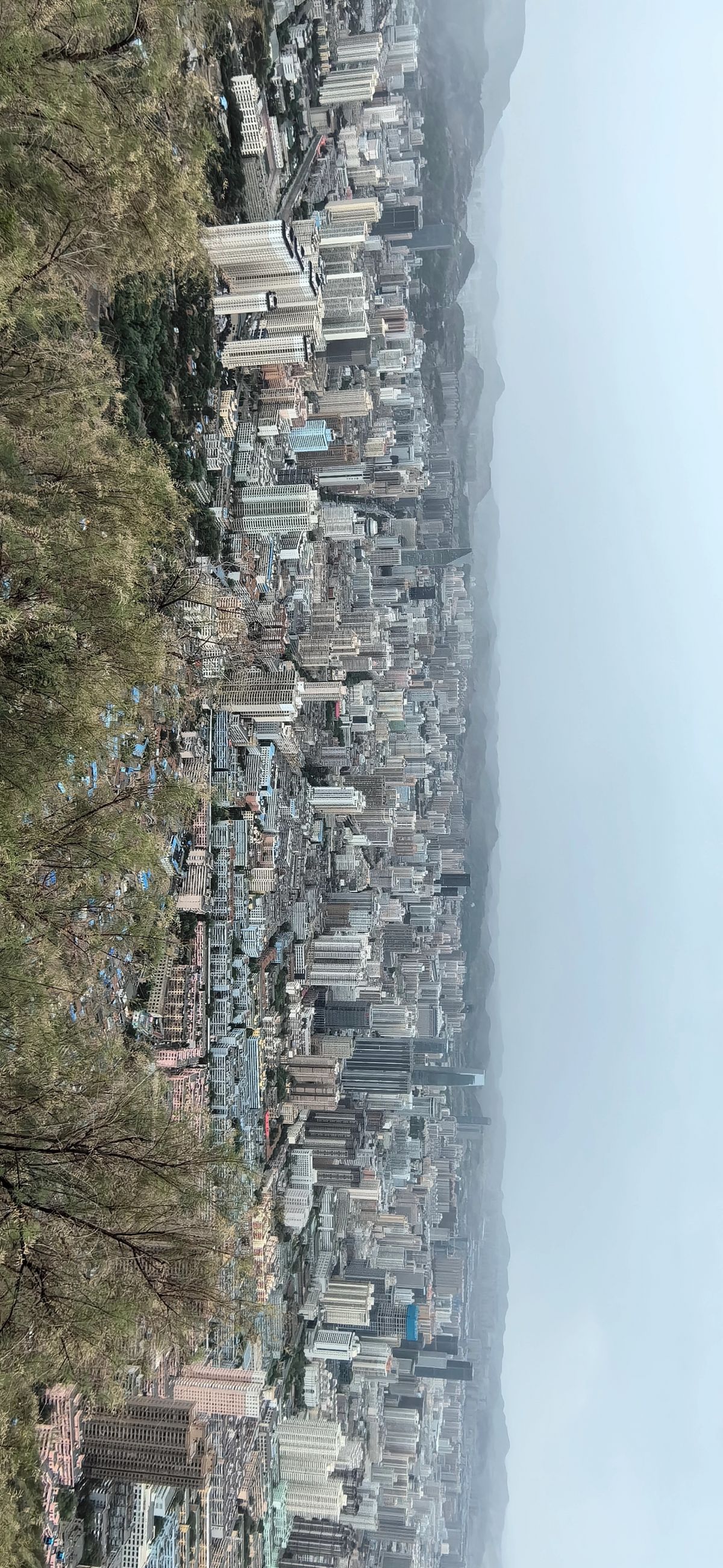 雷雨中看兰州!图/罗显斌