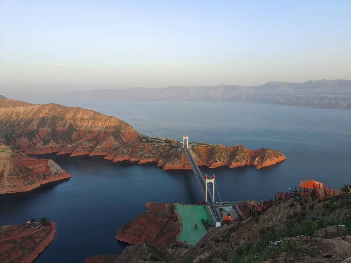 刘家峡大桥 打卡兰州的“泸沽湖” 图/姚刚