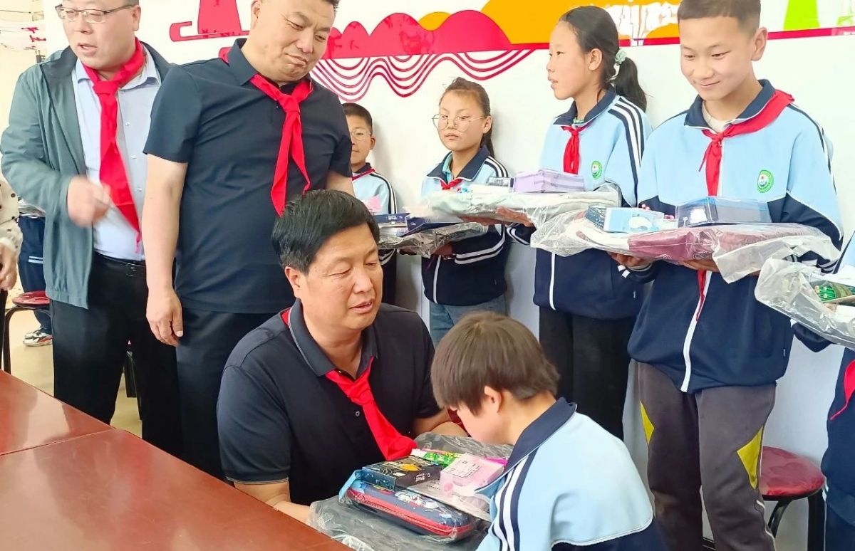 关爱活动现场