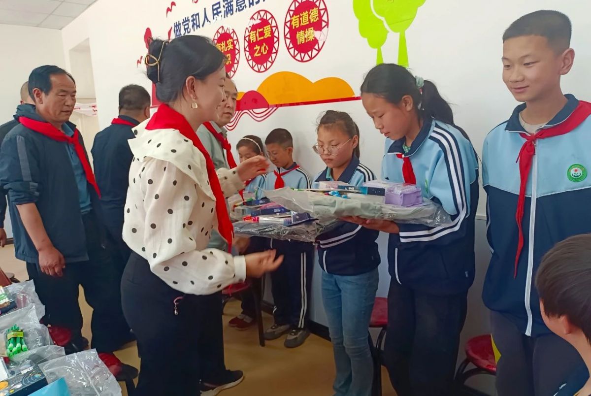 关爱活动现场