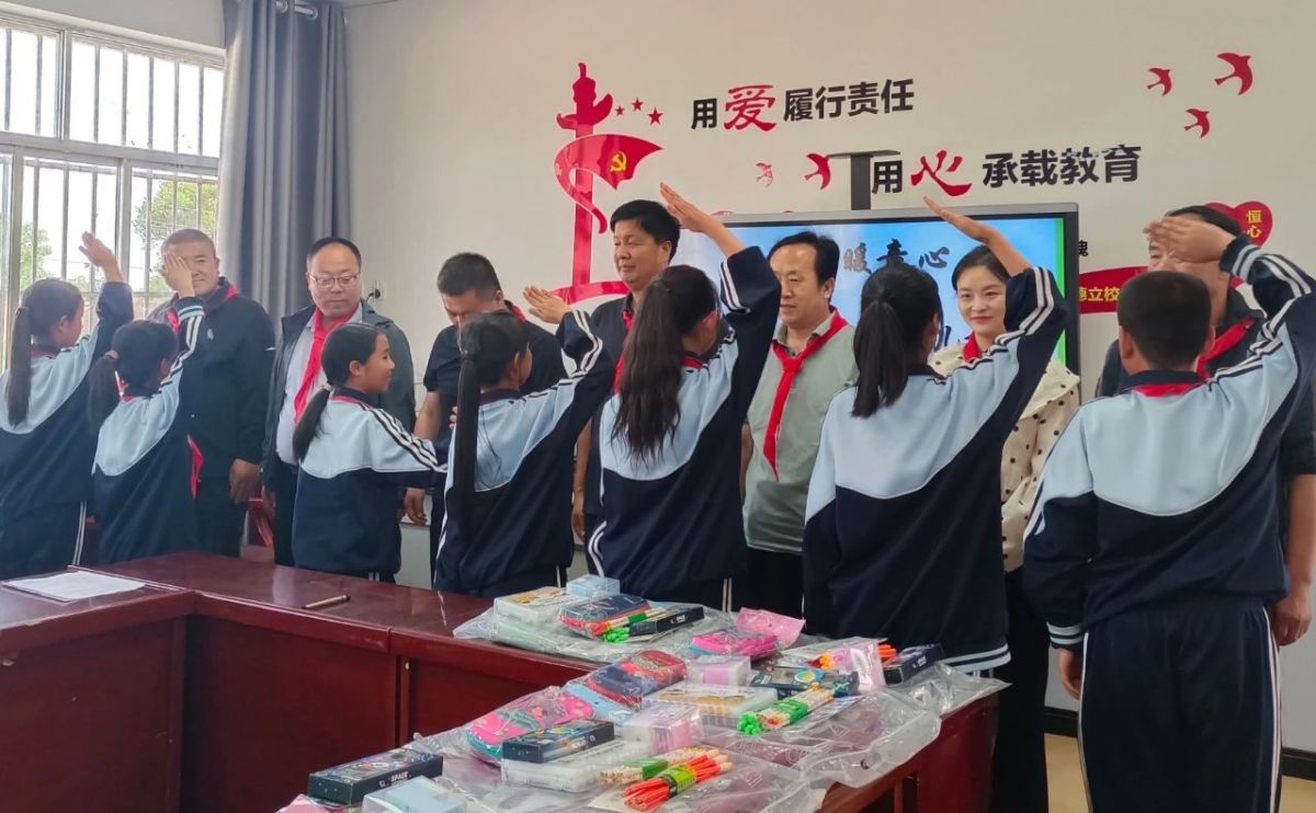 关爱活动现场