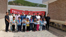 慶陽市建管局開展“慶六一獻(xiàn)愛心”校服捐贈活動