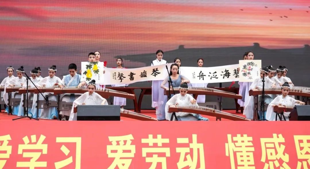 庆阳市举办庆祝“六一”国际儿童节集中入队仪式暨主题队日示范活动