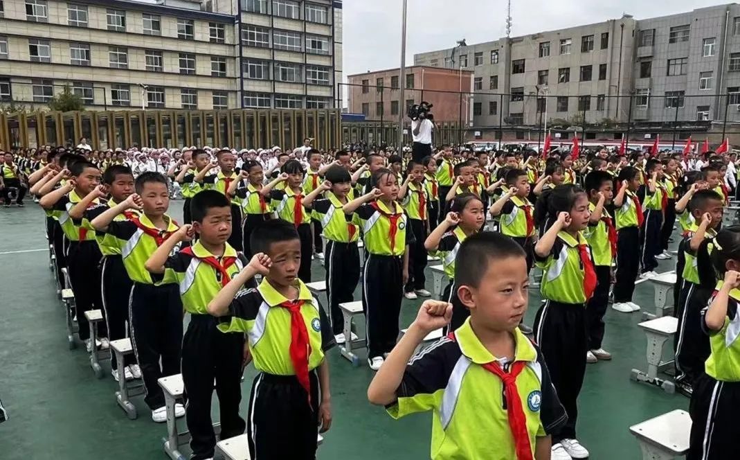 庆阳市举办庆祝“六一”国际儿童节集中入队仪式暨主题队日示范活动