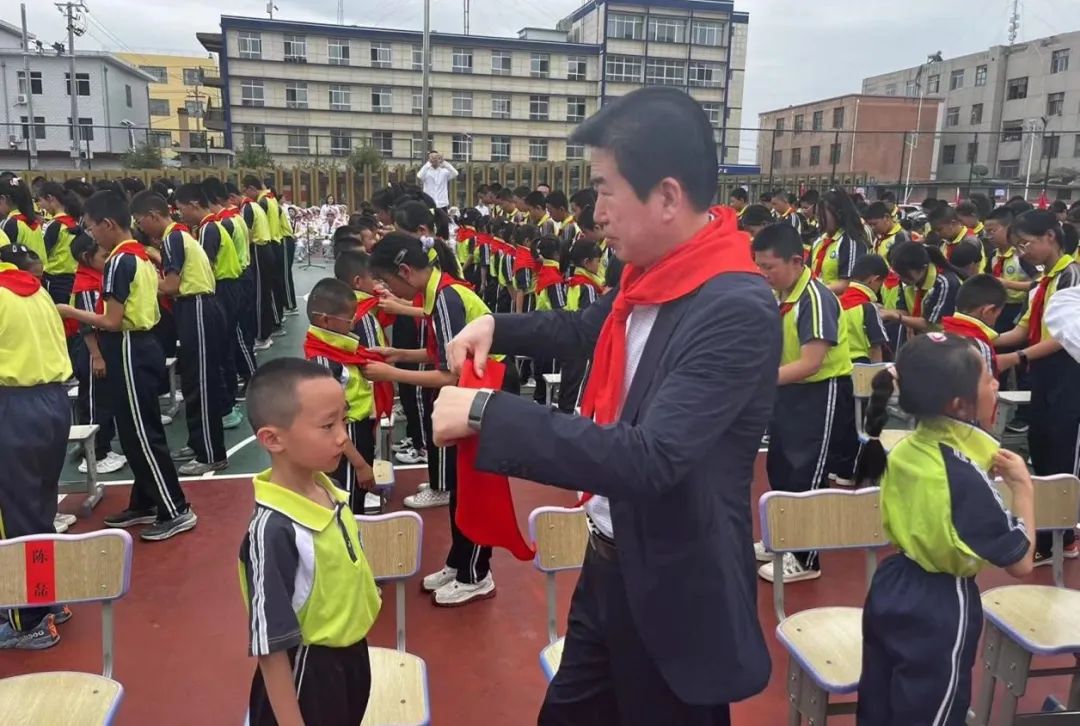 庆阳市举办庆祝“六一”国际儿童节集中入队仪式暨主题队日示范活动