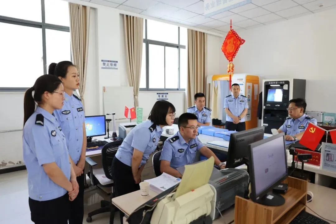 5月28日，市公安局出入境管理科科长杨志强一行对华池县公安局出入境管理工作进行督查检查。